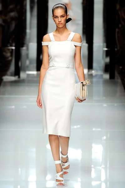 Look 10